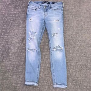 hollister distressed super skinny crop jeans  1S